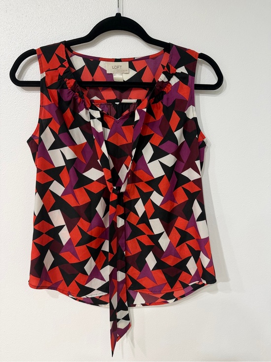 LOFT Tops - LOFT Women Petites PS Sleeveless Geometric V-Neck Tie Front Blouse Multicolor
